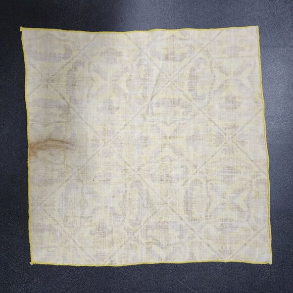 1970s Groovy Gold and Yellow Linen Napkin Floral Tulips VTG 15" Square - Picture 2 of 3